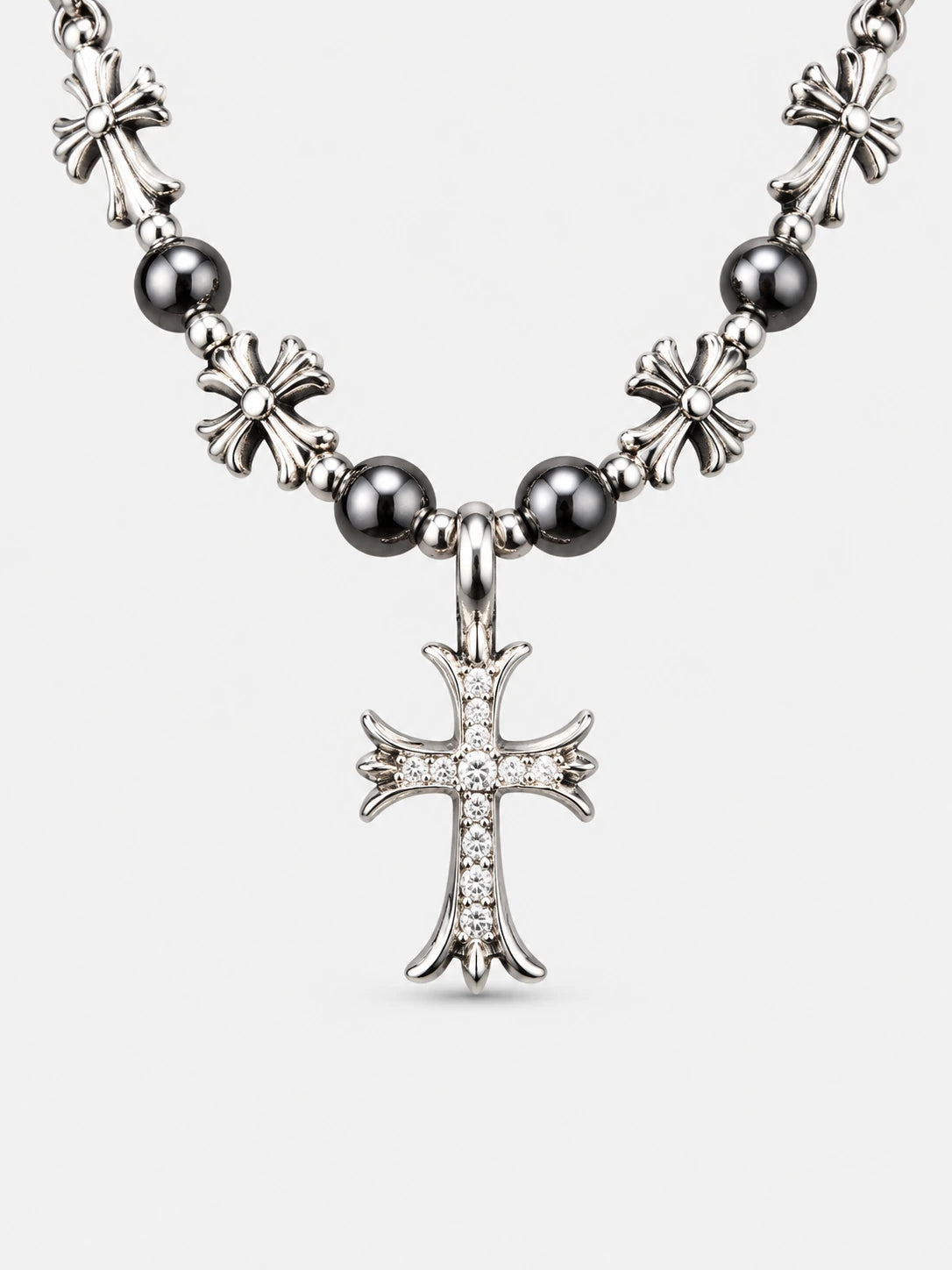 Collier à perles avec croix gothique en acier inoxydable