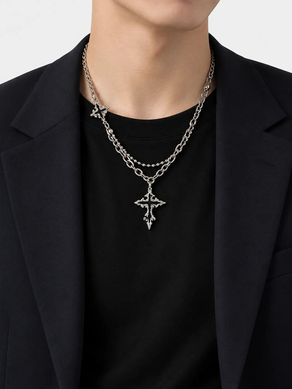 Collier avec croix gothique en acier inoxydable noir