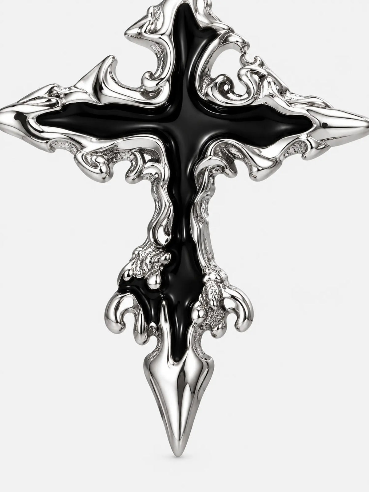 Collier avec croix gothique en acier inoxydable noir
