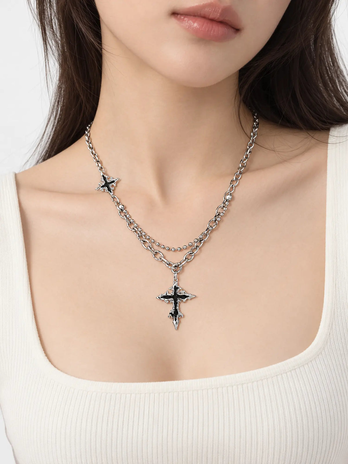 Collier avec croix gothique en acier inoxydable noir