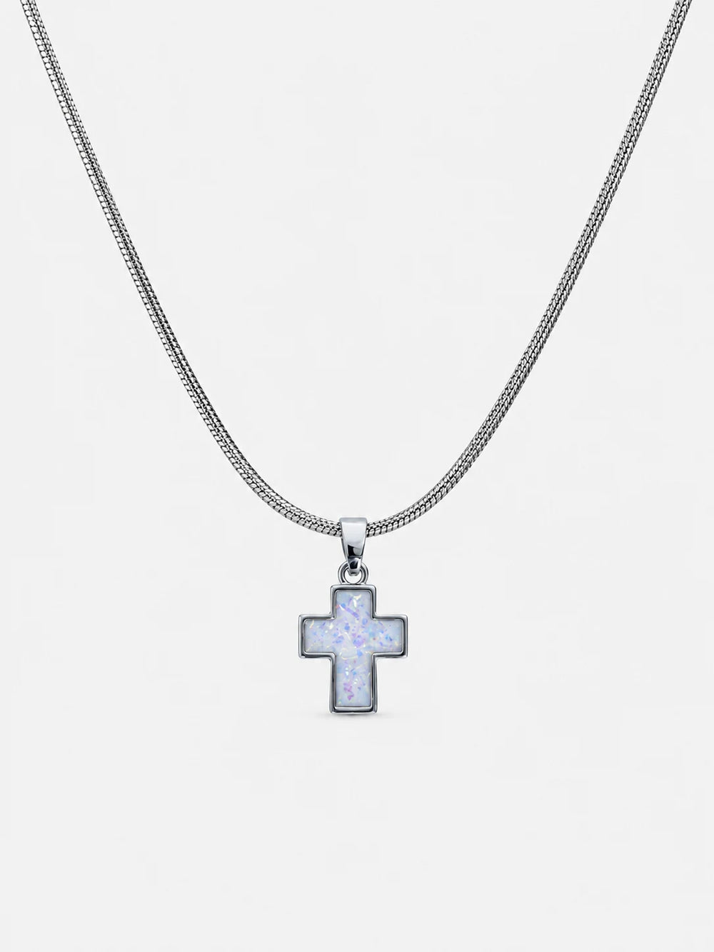 Collier croix avec petite incrustation d'opale
