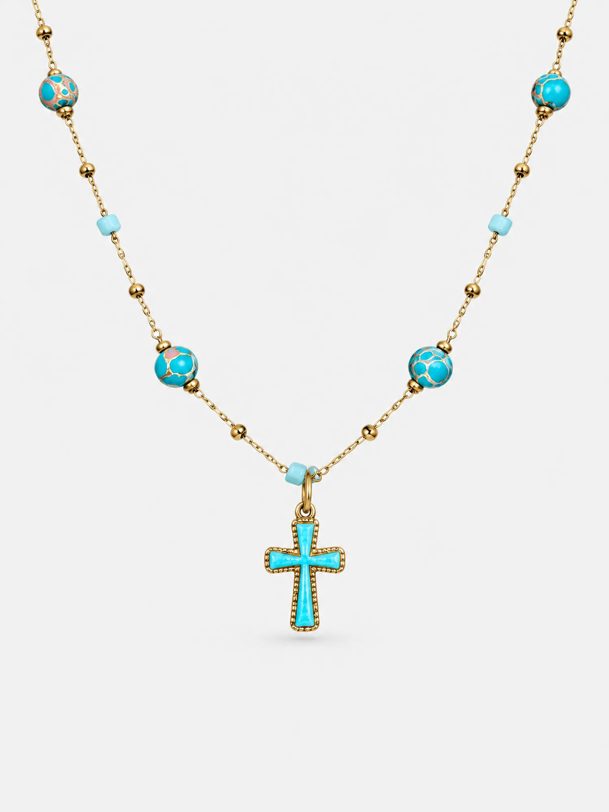 Collier avec croix en pierre turquoise et chaîne perlée dorée