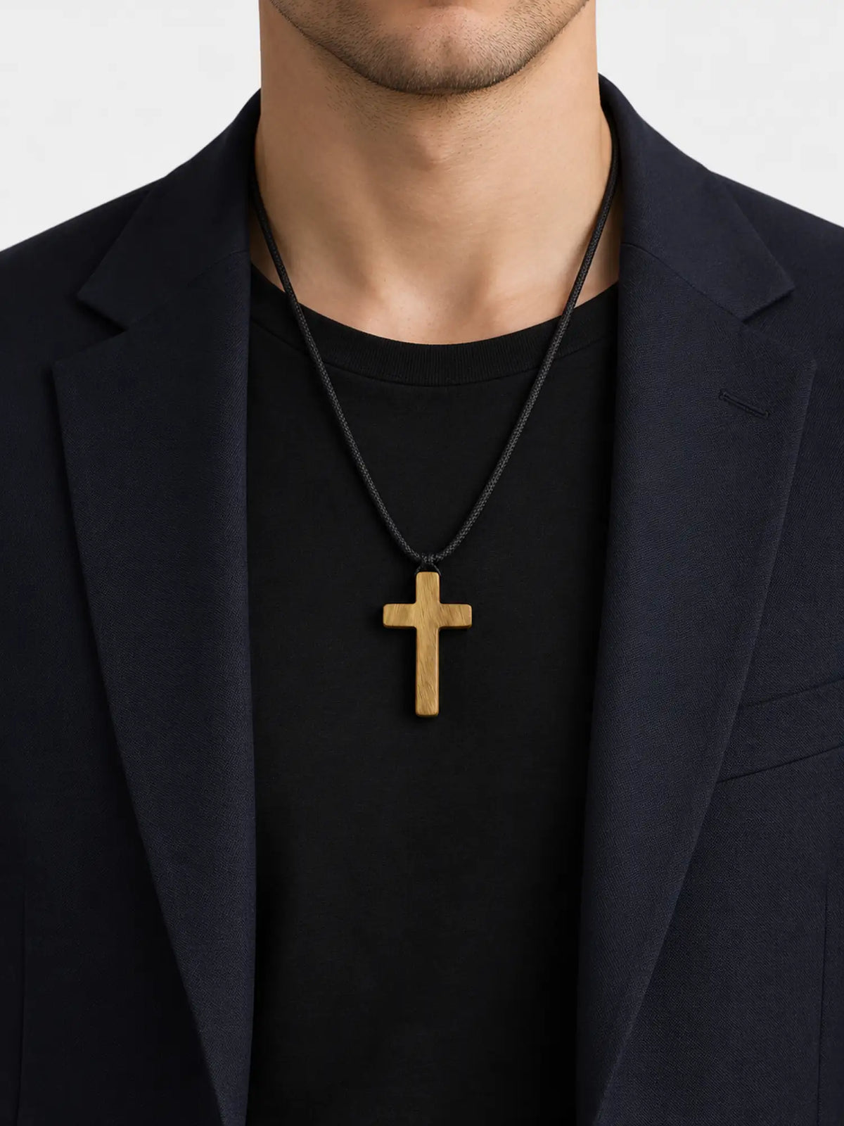 Collier avec pendentif croix en bois de santal vert